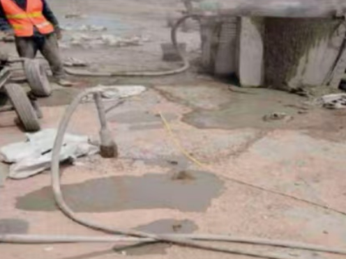 开平水泥混凝土路面板底注浆技术 路面脱空注浆整治方案